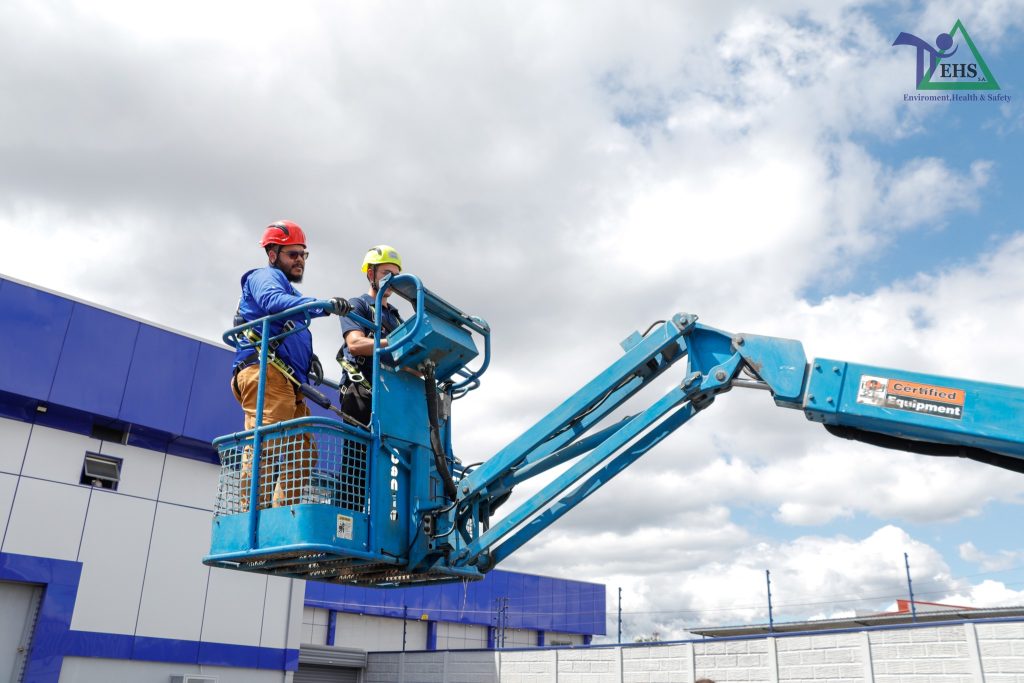 TAREAS CRITICAS SALUD OCUPACIONAL ENTRENAMIENTOS INDUCCION CURSO ELEVADORES DE PERSONAS
